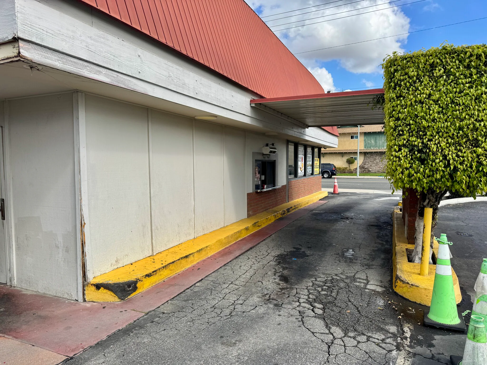 Drive Thru for Lease - Thumbnail 2