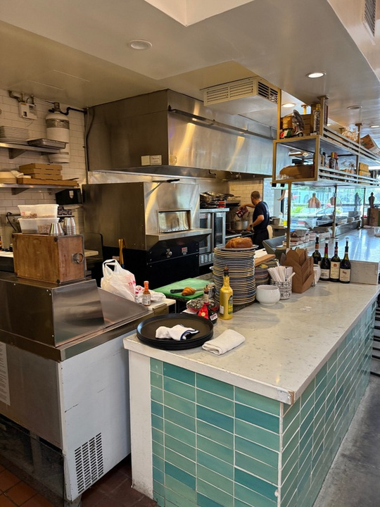 Full Restaurant for Sale in Los Angeles CA - Thumbnail 2