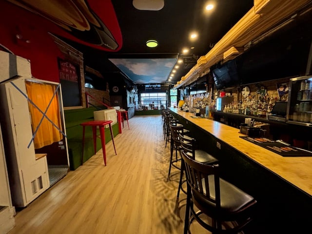 Bar Lounge for Lease in Lake View East, Chicago, IL – 1,670 SF