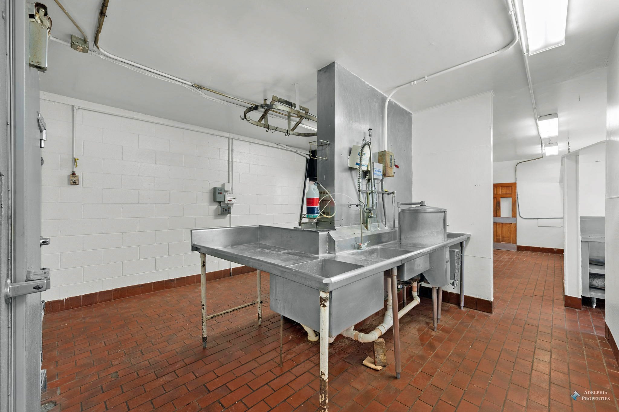 Full Restaurant for Lease in Wheaton, IL, 1,850 SF - Thumbnail 3