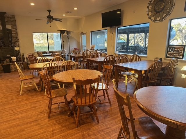 restaurant with 4 bed 3 ba home apples in Apple Hill agritoursm area of El Dorado County - Image 1
