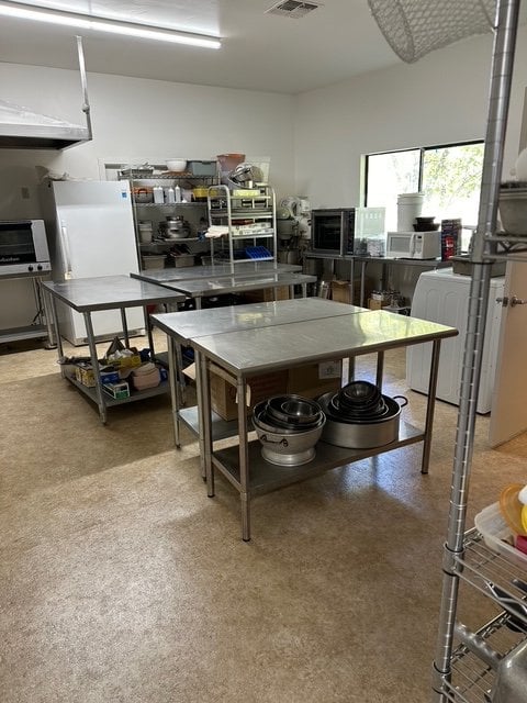 restaurant with 4 bed 3 ba home apples in Apple Hill agritoursm area of El Dorado County - Thumbnail 3