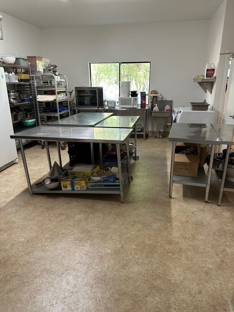 restaurant with 4 bed 3 ba home apples in Apple Hill agritoursm area of El Dorado County - Thumbnail 5