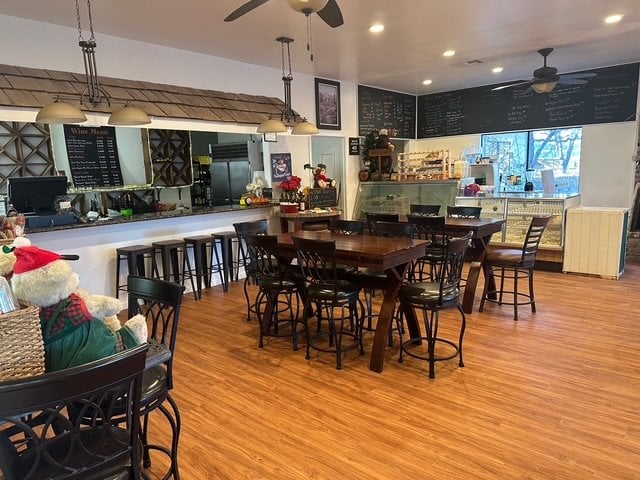 restaurant with 4 bed 3 ba home apples in Apple Hill agritoursm area of El Dorado County - Thumbnail 2