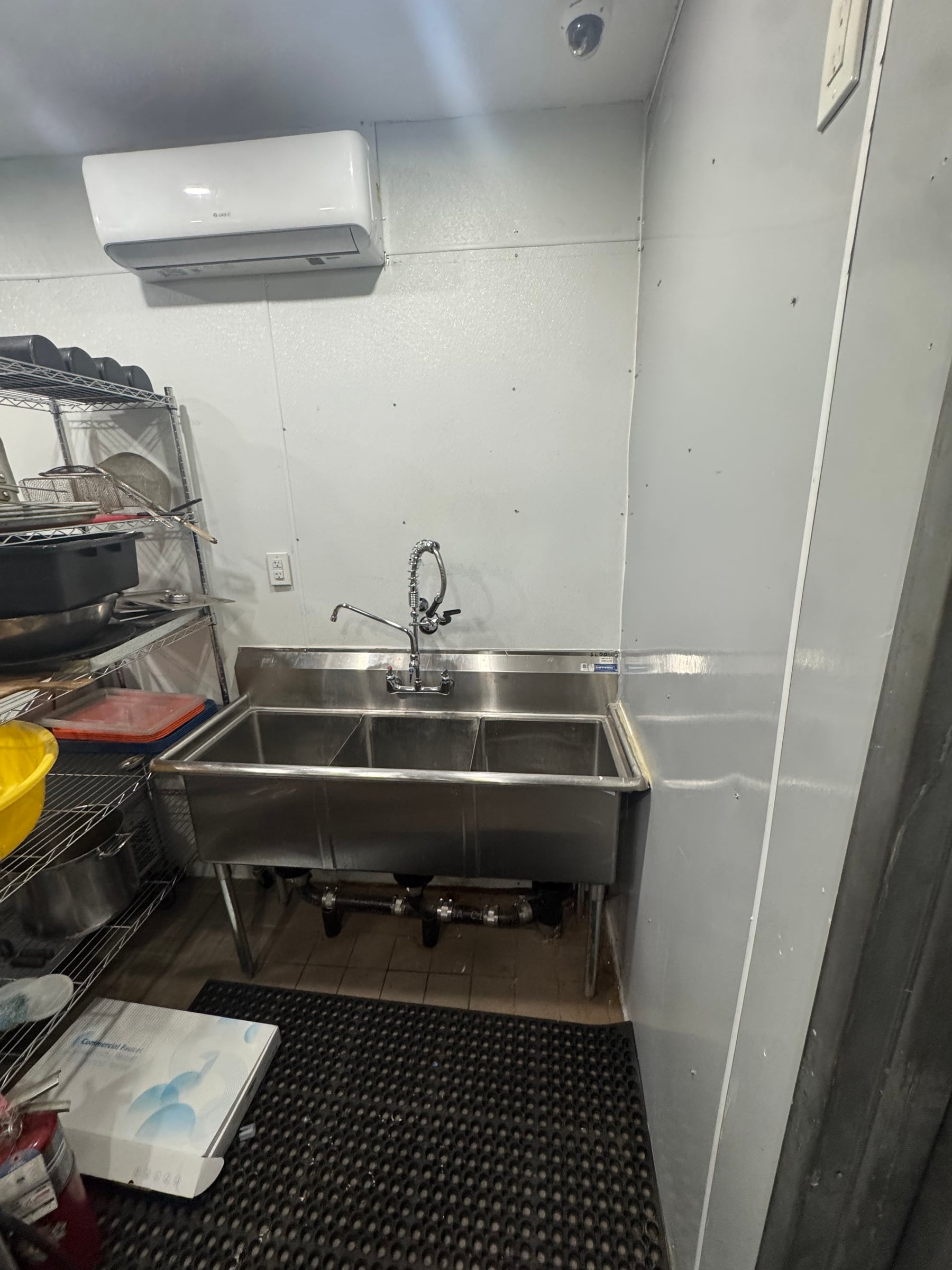 Restaurant for Lease - Thumbnail 4