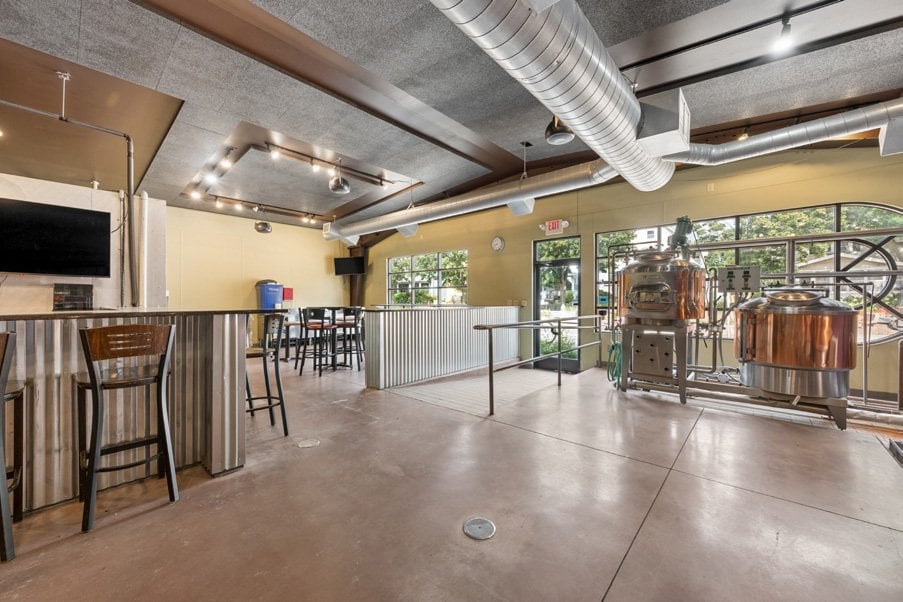 Former Brewery & Taproom on West 7th - Thumbnail 4