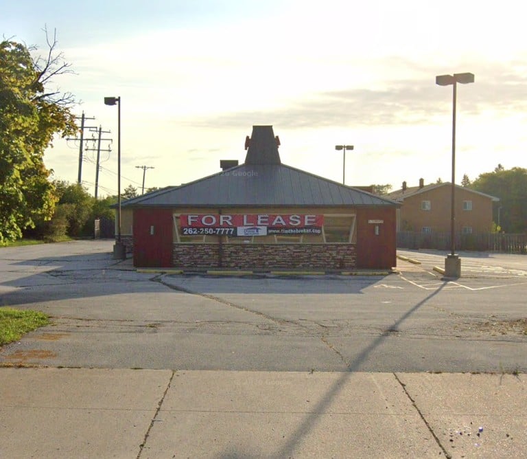 Full Restaurant for Lease in Menomonee Falls, WI – 2,640 SF
