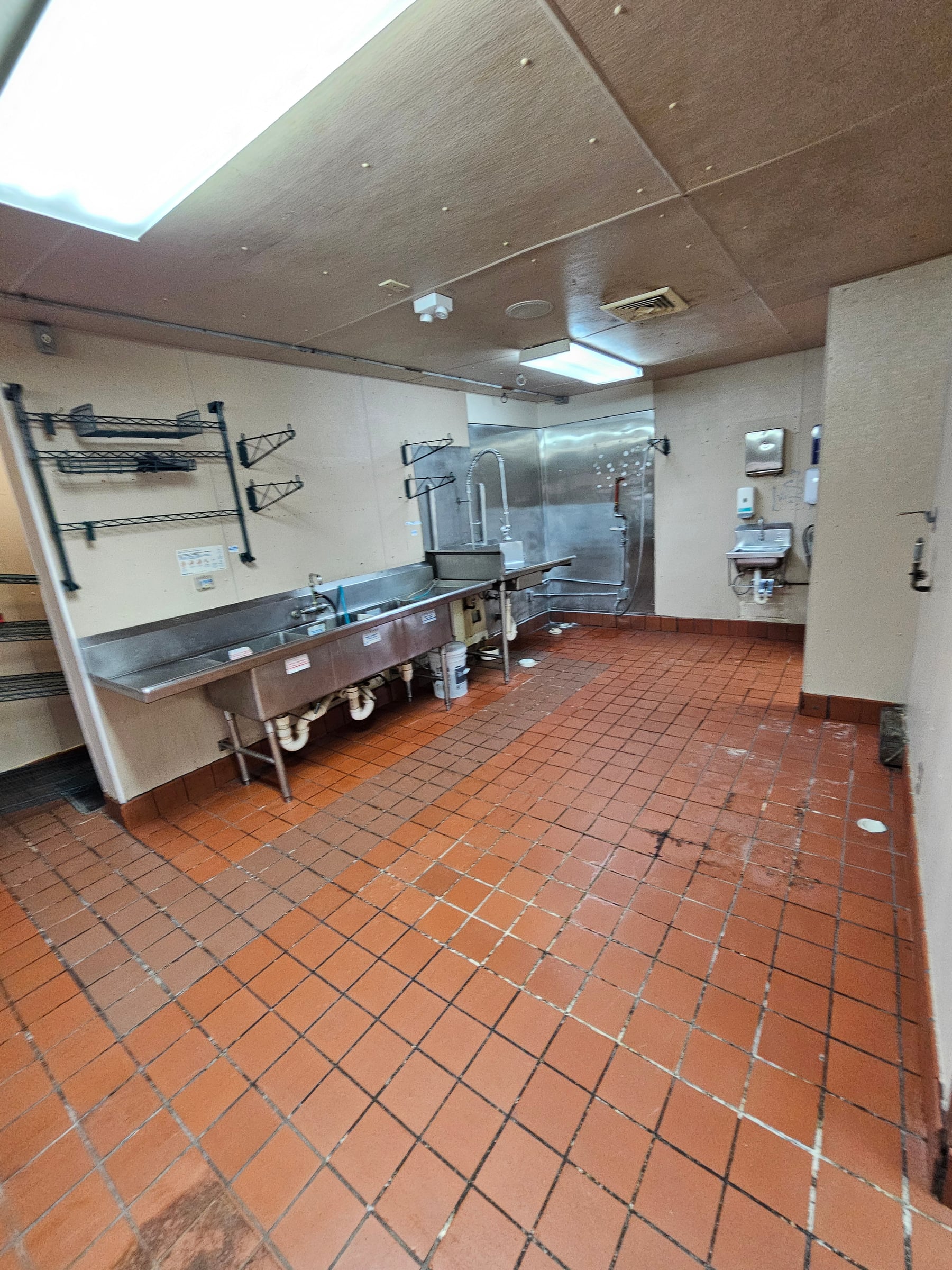 Full Restaurant for Lease in Menomonee Falls, WI – 2,640 SF - Thumbnail 3