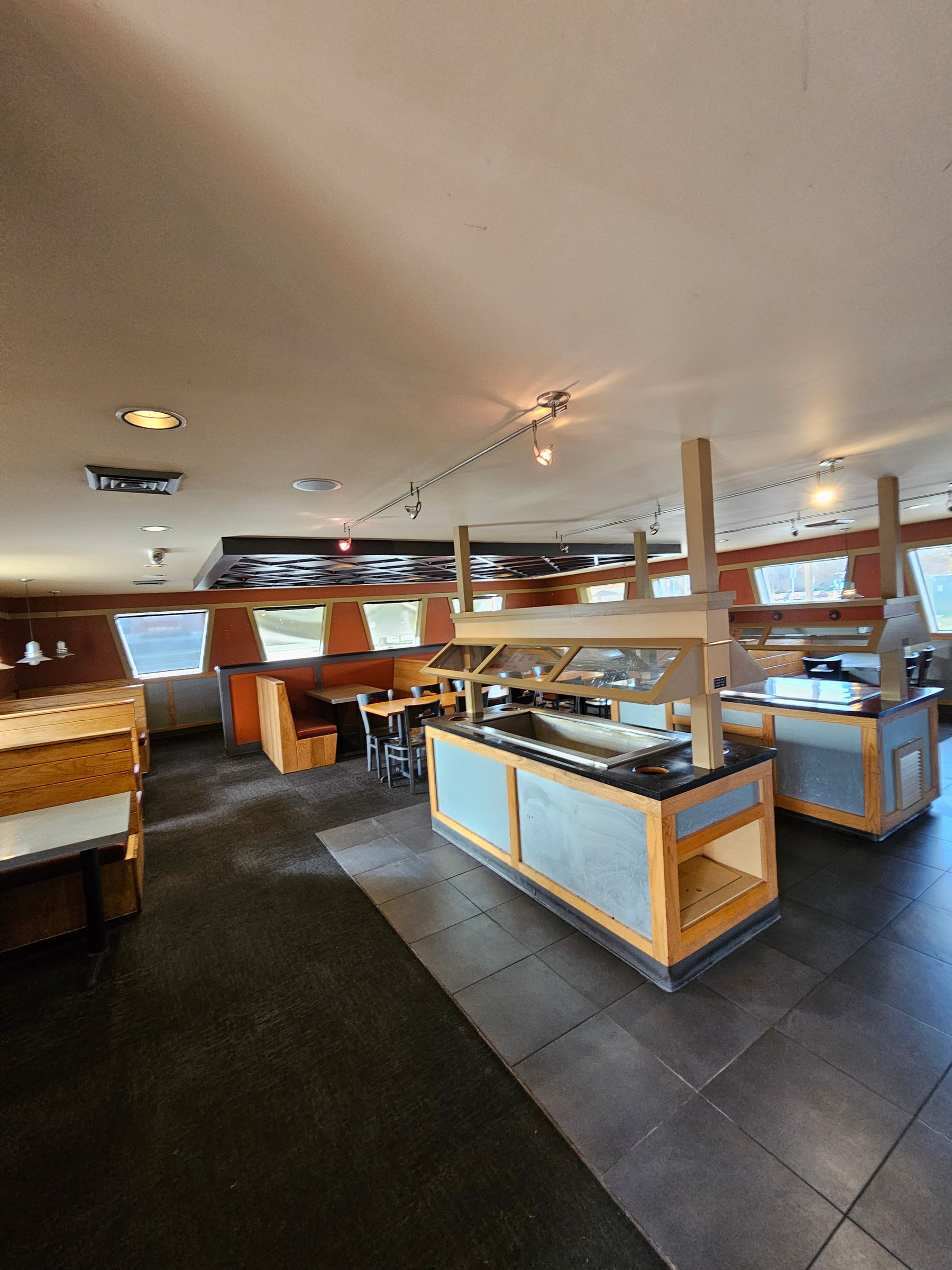 Full Restaurant for Lease in Menomonee Falls, WI – 2,640 SF - Thumbnail 4