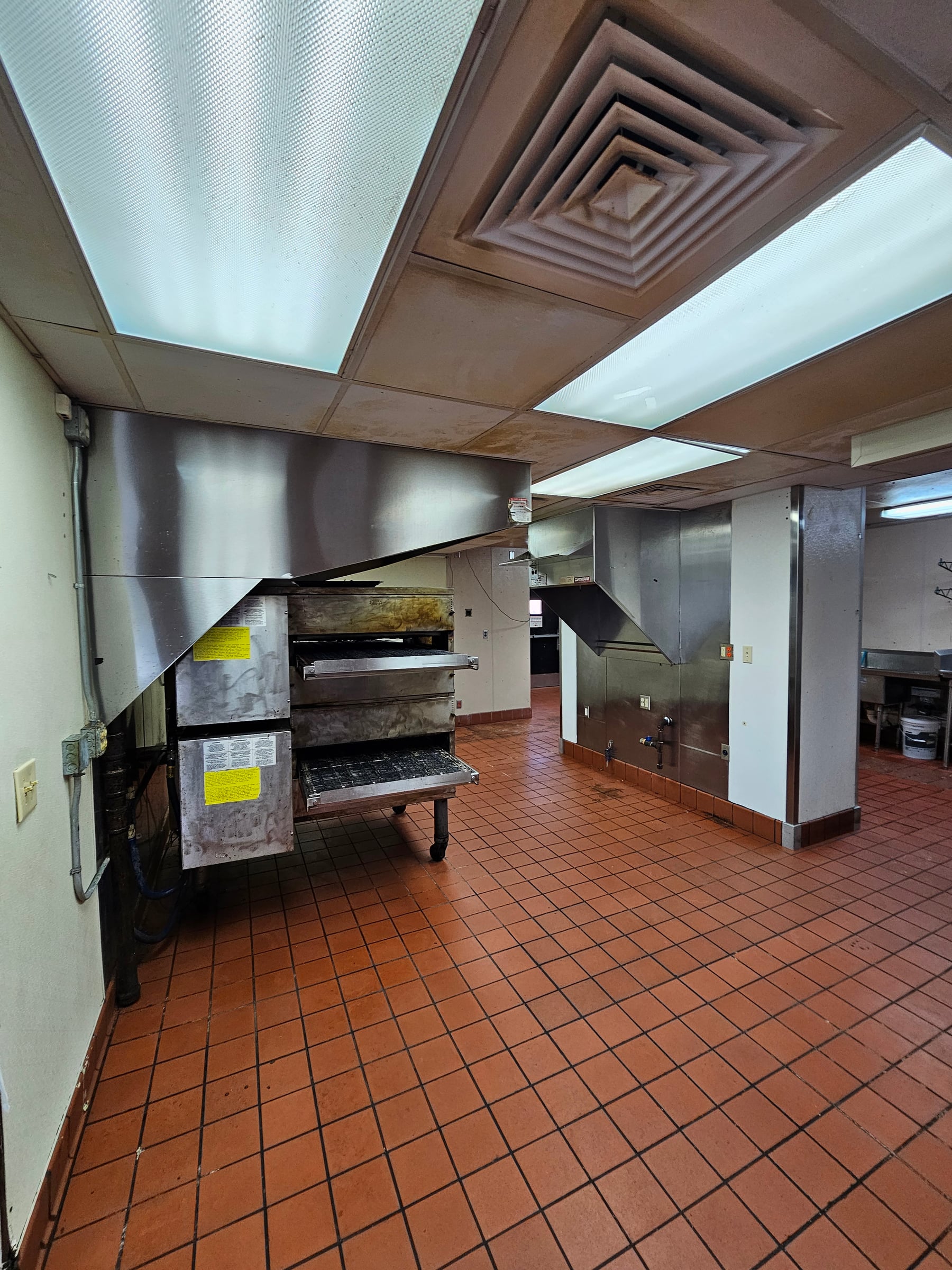 Full Restaurant for Lease in Menomonee Falls, WI – 2,640 SF - Thumbnail 5