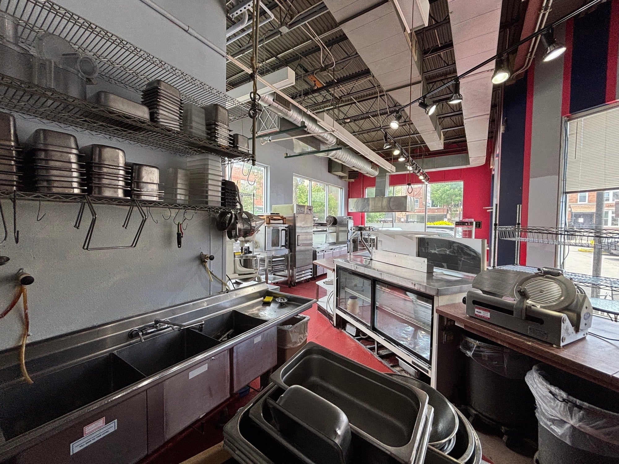 Turnkey Restaurant / Bar In The Heart Of Midtown - Thumbnail 4