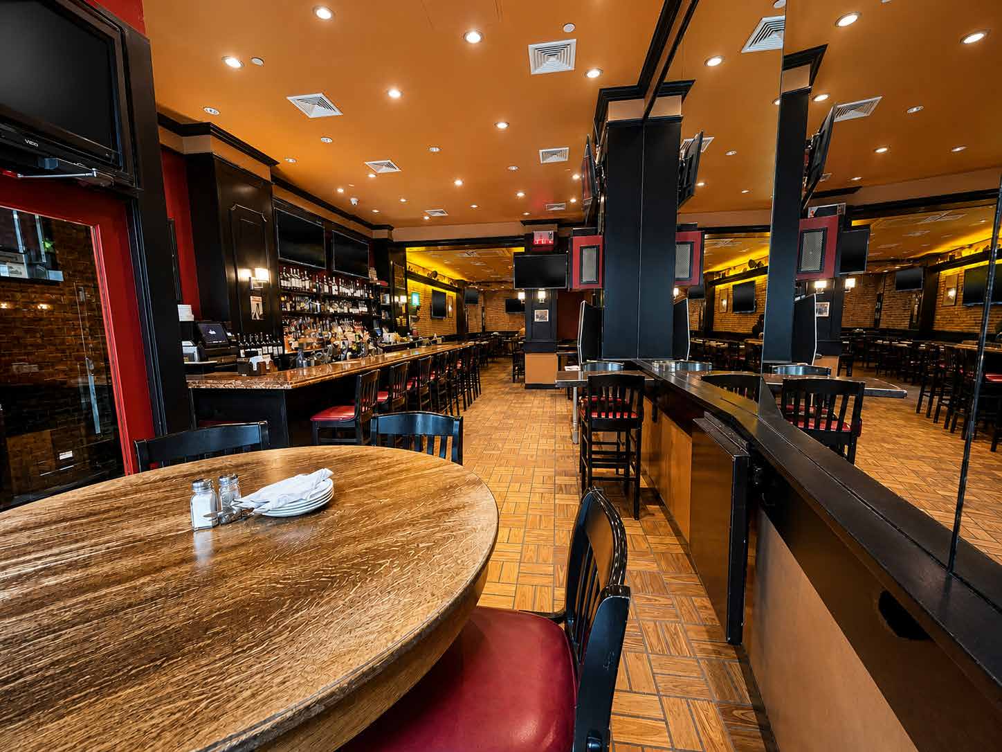 Turnkey Restaurant / Bar In The Heart Of Midtown - Thumbnail 3