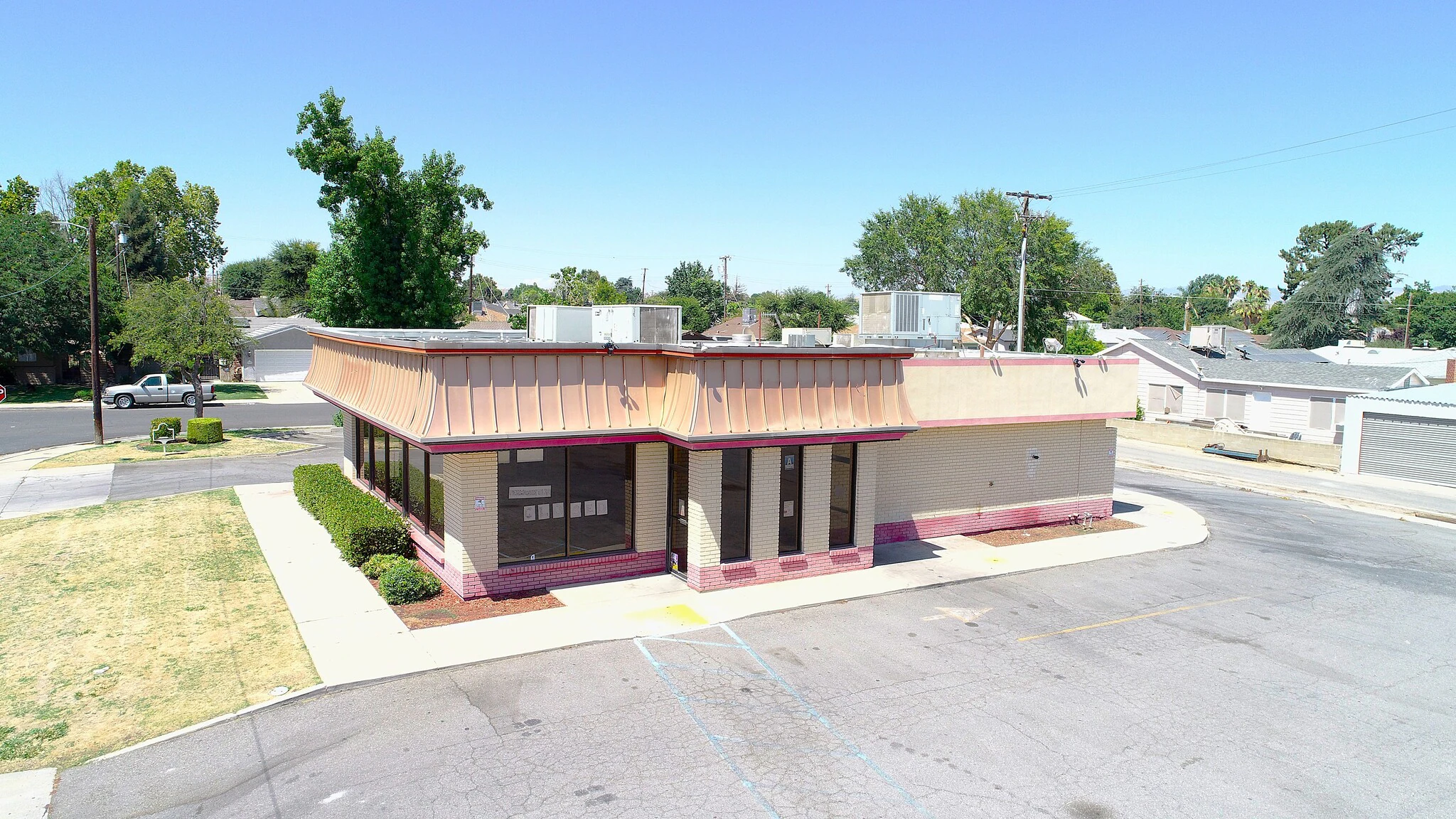 Multi-Use Drive Thru for Lease in Bakersfield CA - Image 3
