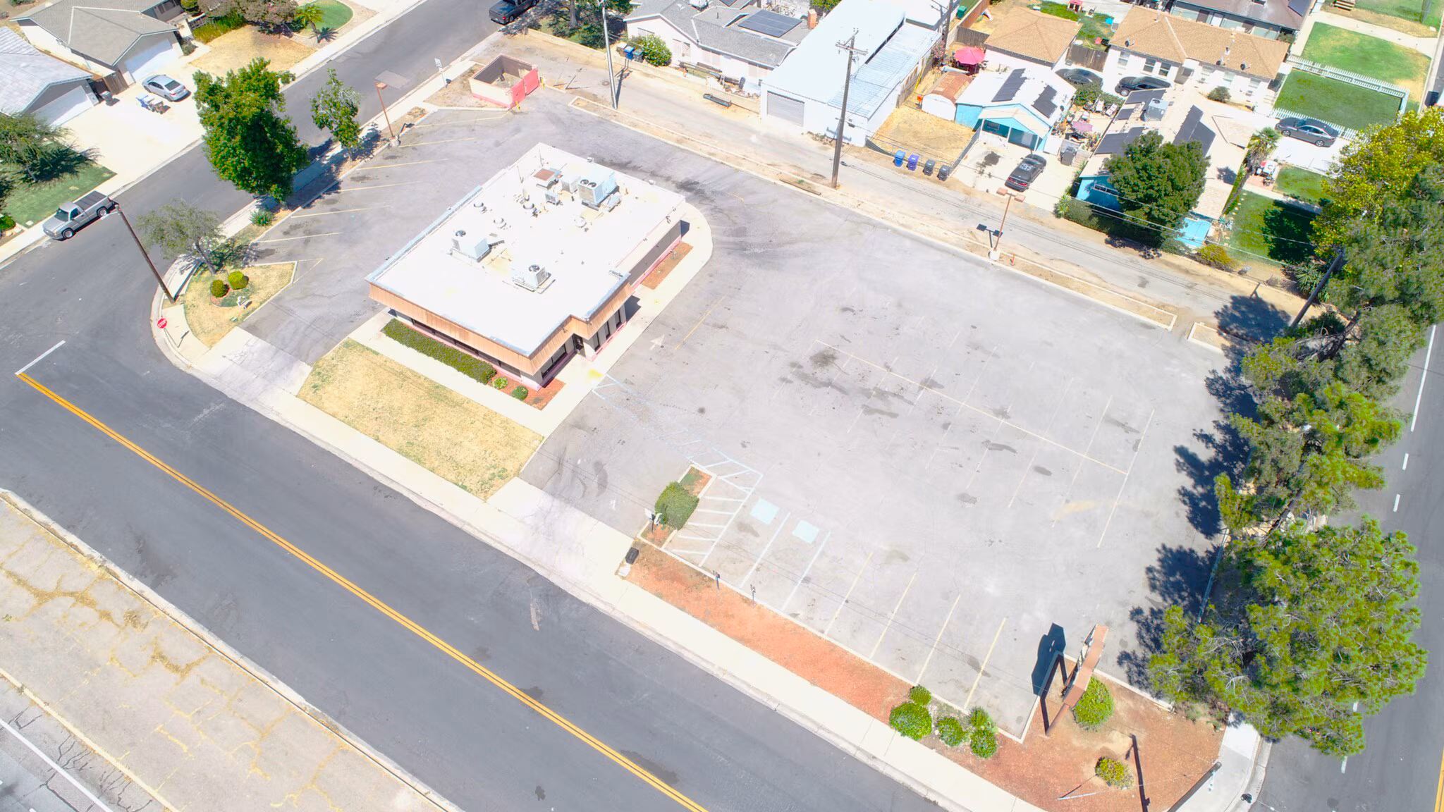 Multi-Use Drive Thru for Lease in Bakersfield CA - Thumbnail 4