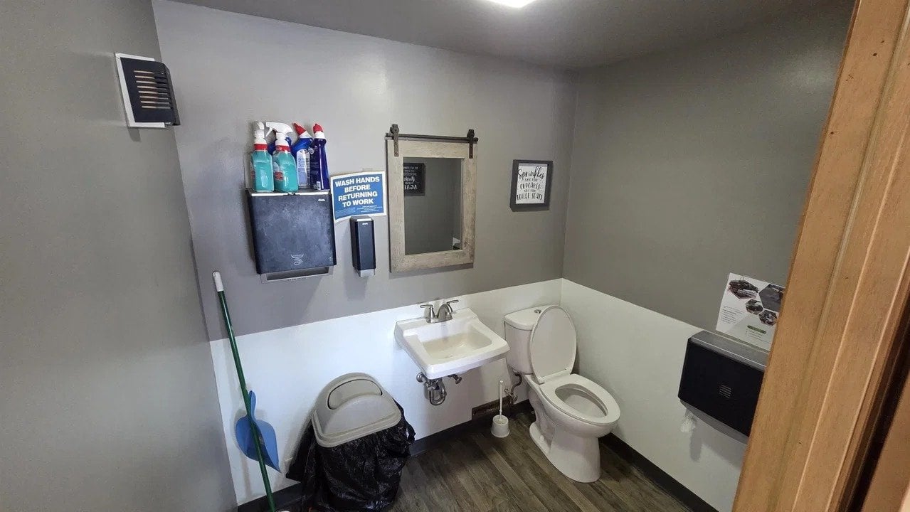 Multi-Use Full Restaurant for Sale in Coloma, WI, $349K - Thumbnail 2