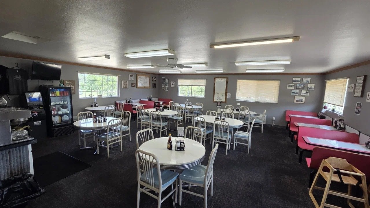 Multi-Use Full Restaurant for Sale in Coloma, WI, $349K - Thumbnail 5