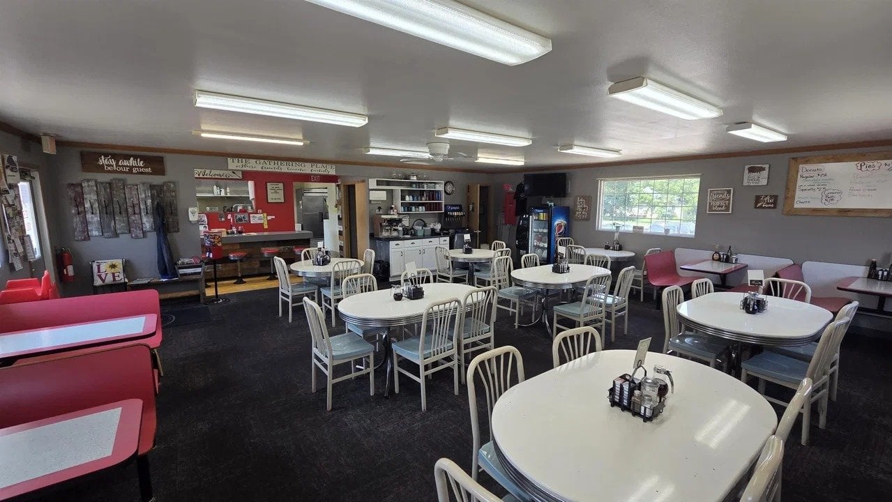 Multi-Use Full Restaurant for Sale in Coloma, WI, $349K - Thumbnail 4
