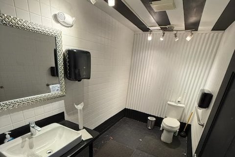 DINER SPACE - QUECHEE VILLAGE - Thumbnail 1