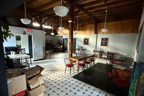 DINER SPACE - QUECHEE VILLAGE - Thumbnail 4