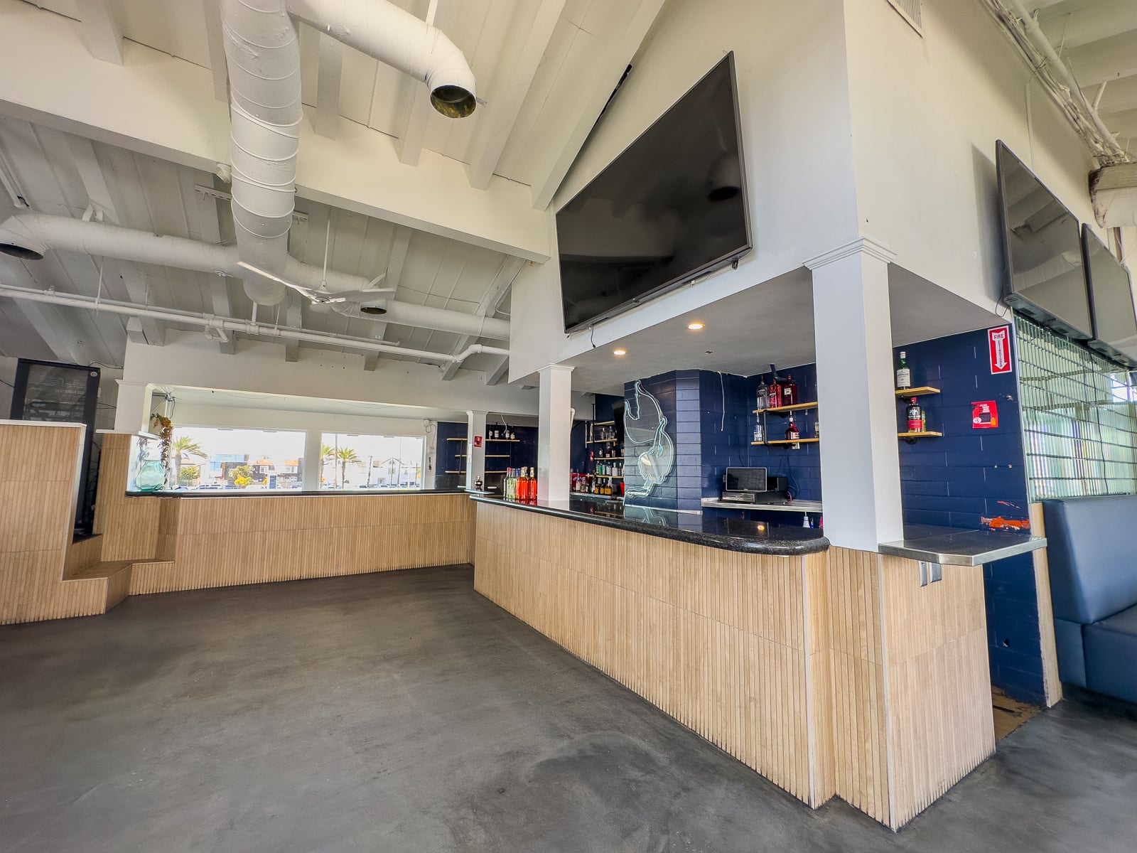 Full Restaurant for Lease in Newport Beach, CA, 4,972 SF - Thumbnail 1