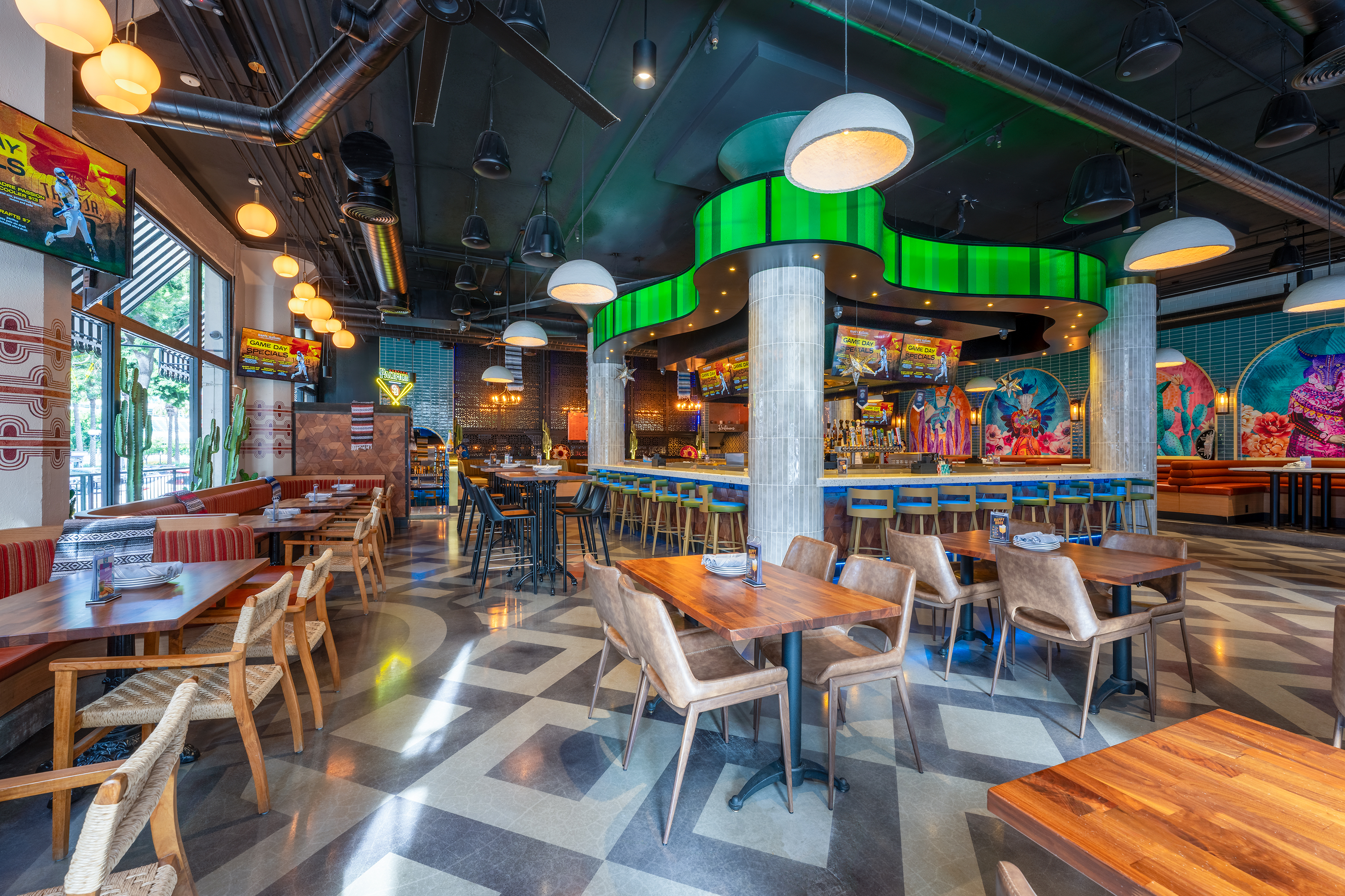 Newly Built Gaslamp Bar/Restaurant For Sale