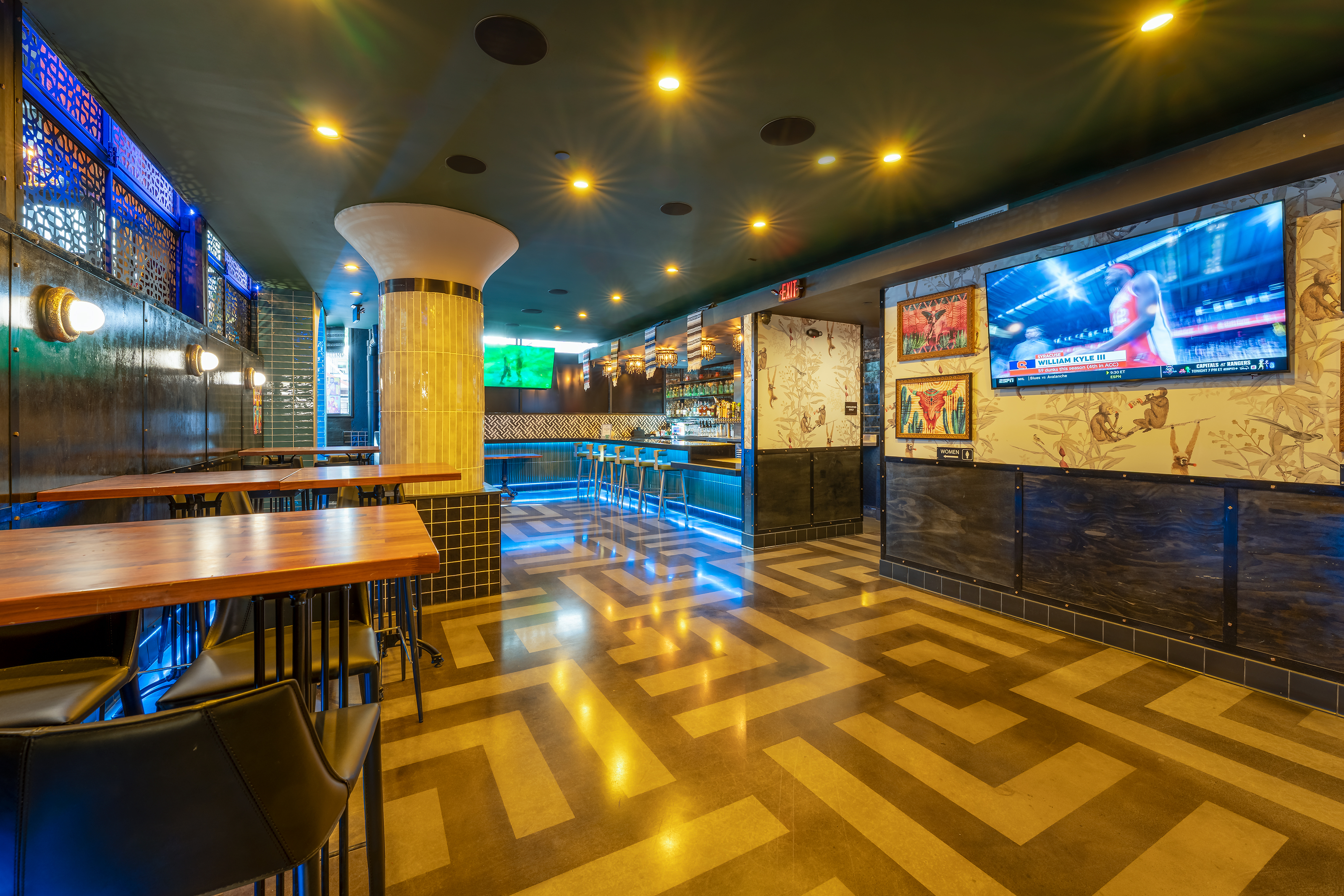 Newly Built Gaslamp Bar/Restaurant For Sale - Thumbnail 2