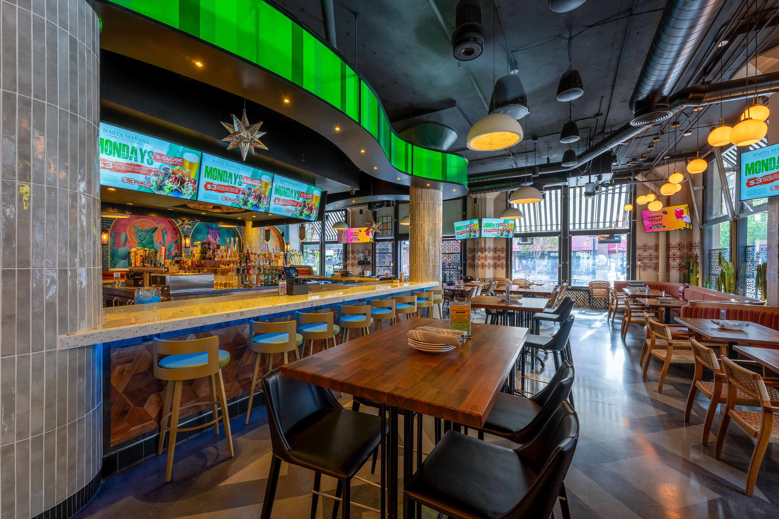 Newly Built Gaslamp Bar/Restaurant For Sale