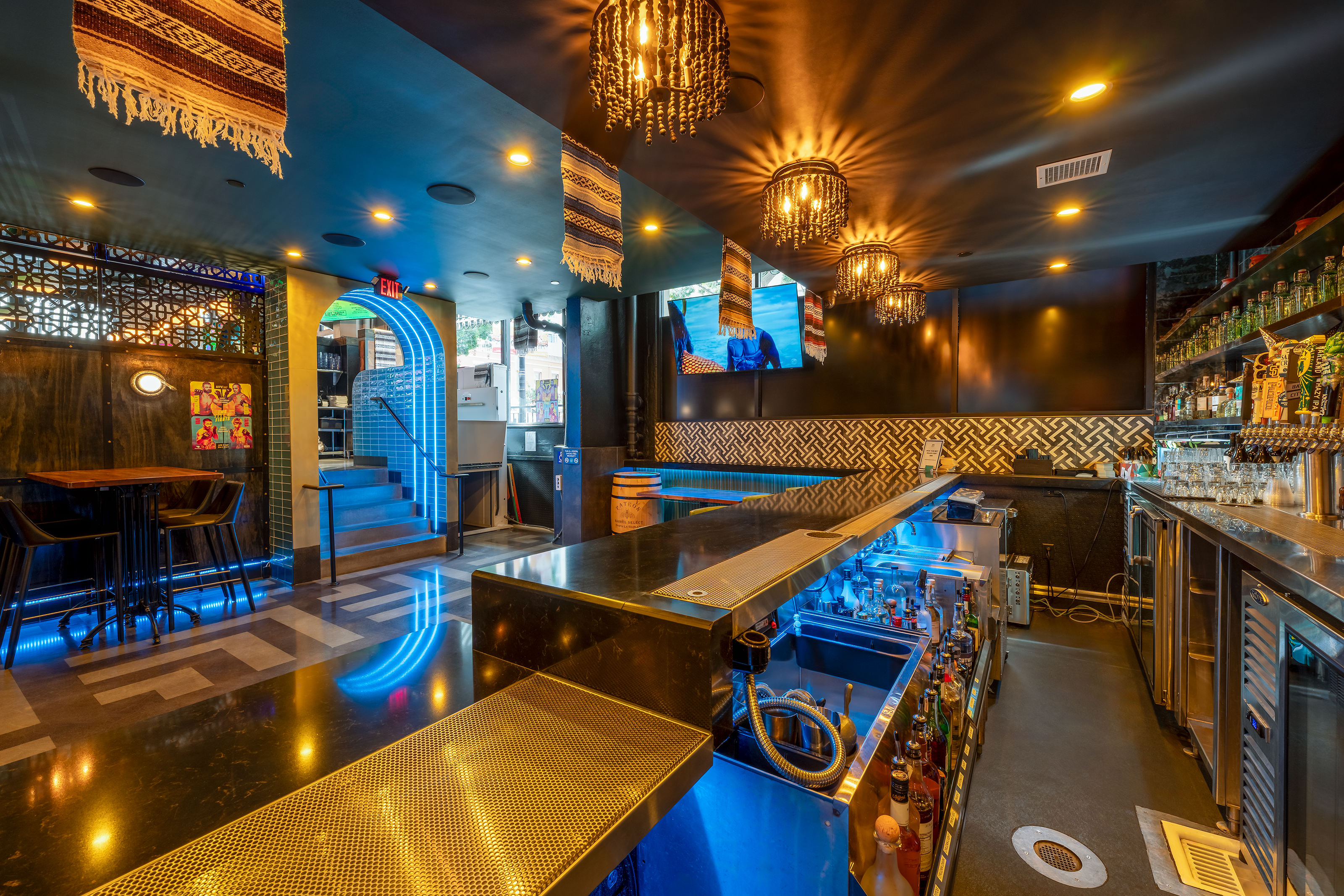 Newly Built Gaslamp Bar/Restaurant For Sale - Thumbnail 1