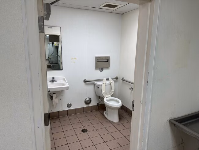 Multi-Use Full Restaurant for Sale in Lomita CA - Thumbnail 3