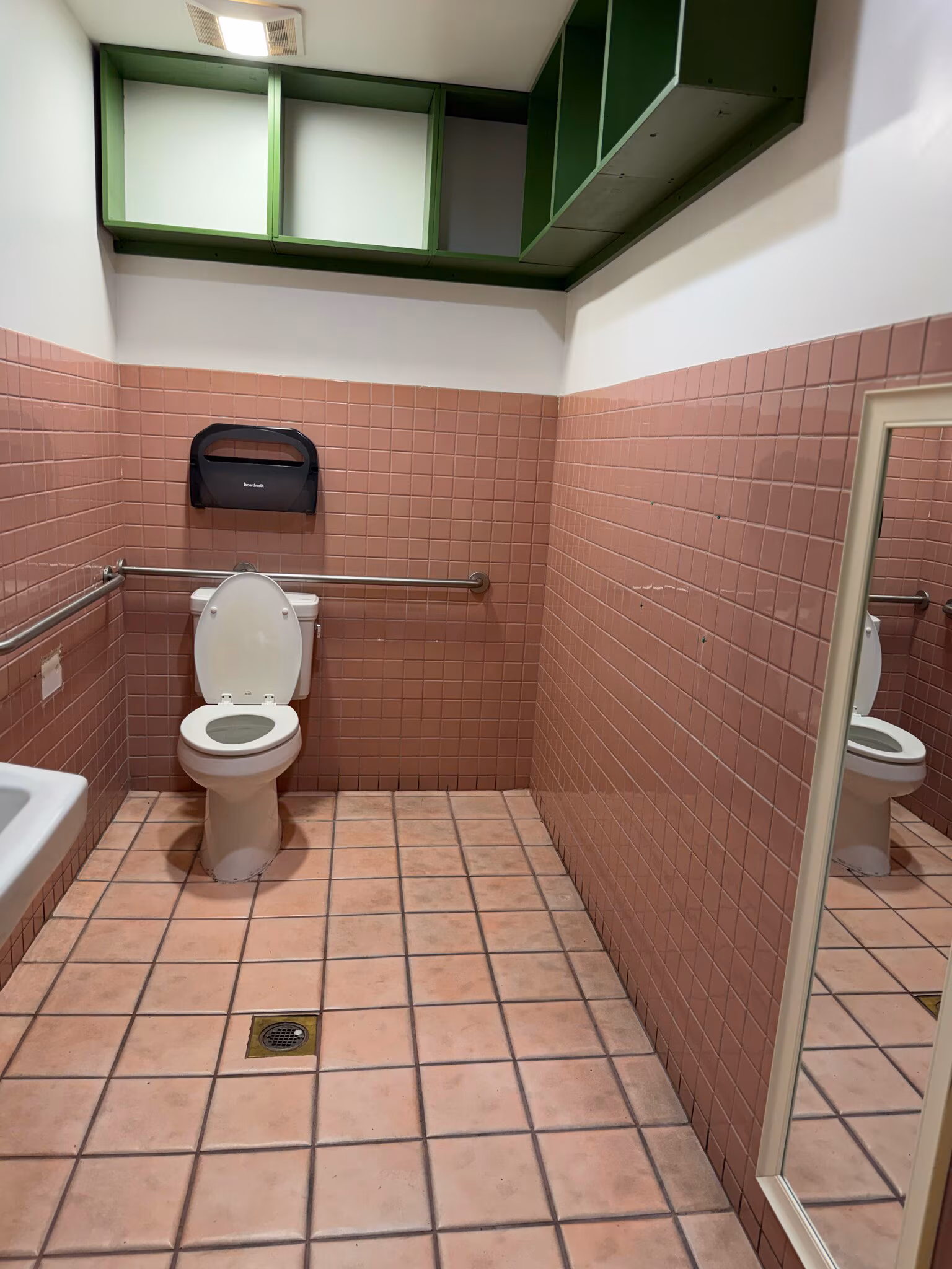 Full Restaurant for Lease in Los Angeles CA - Thumbnail 1