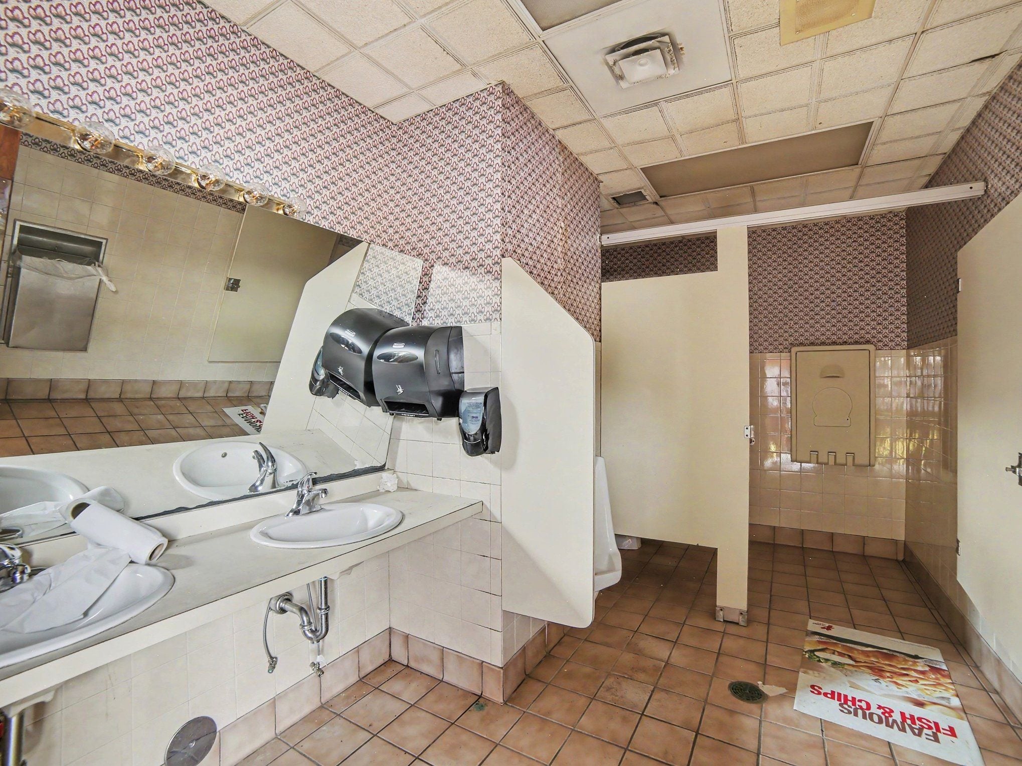 Full Restaurant for Sale in Ludington, MI, 4,900 SF - Thumbnail 1