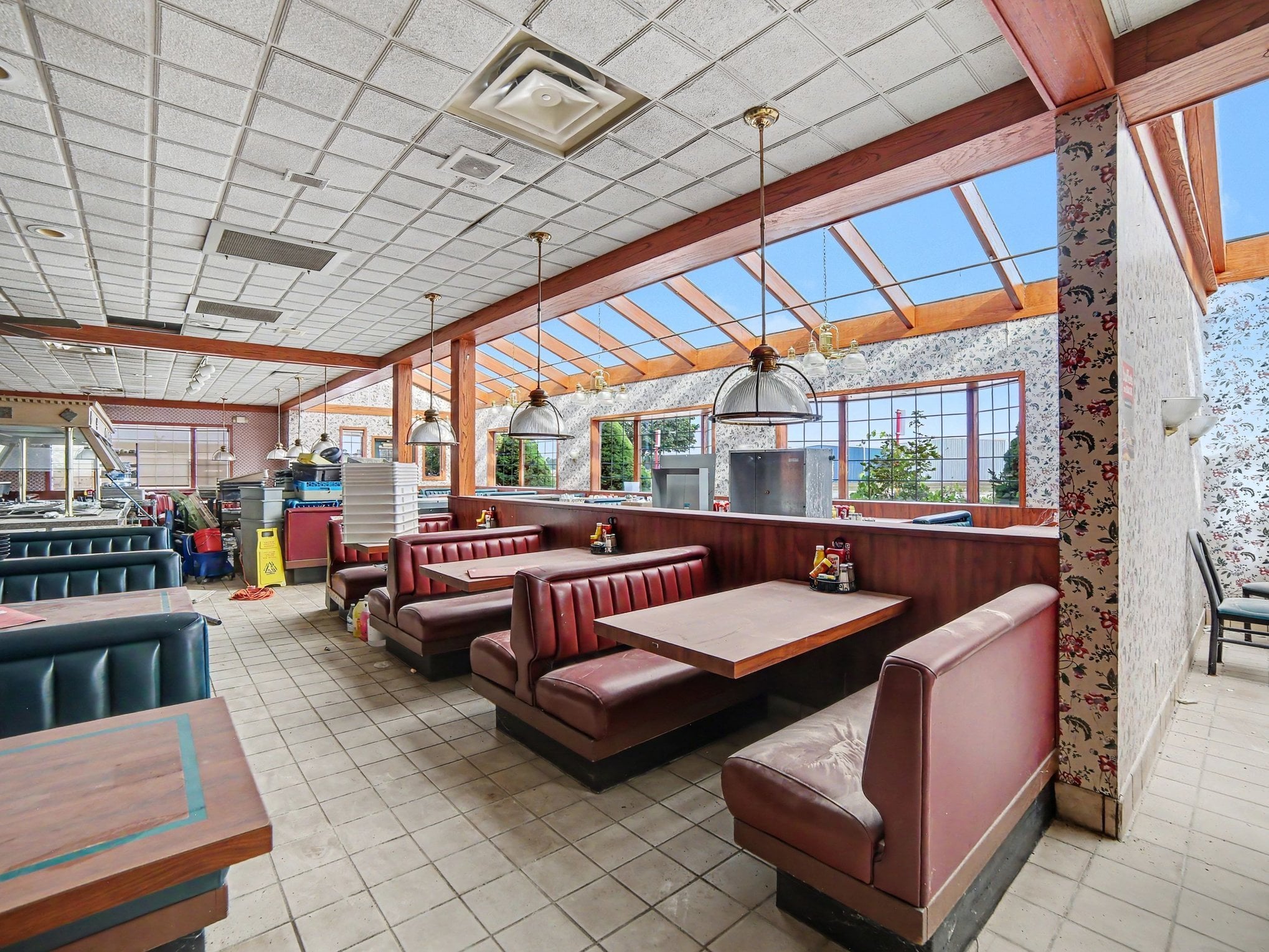 Full Restaurant for Sale in Ludington, MI, 4,900 SF - Thumbnail 3