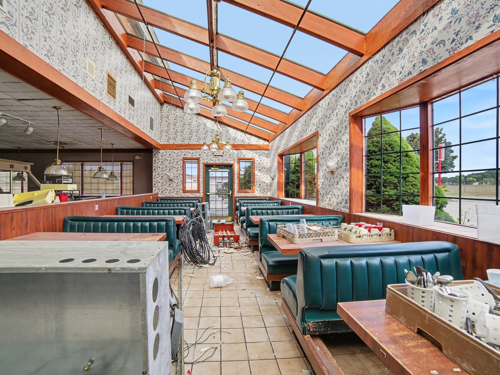 Full Restaurant for Sale in Ludington, MI, 4,900 SF - Thumbnail 2