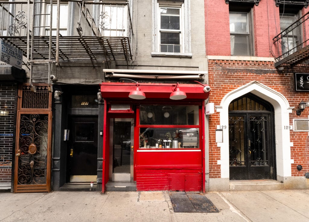 Move-in ready cafè/wine bar