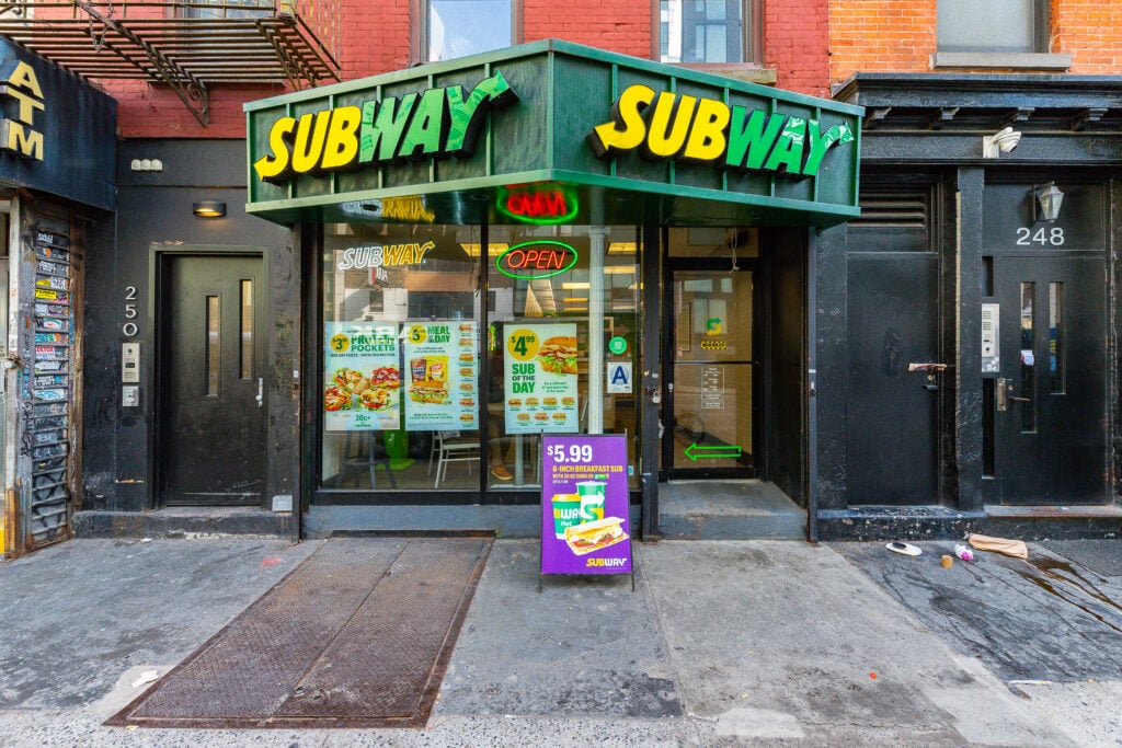 Non Hooded for Lease in Manhattan, New York, NY – 1,000 SF