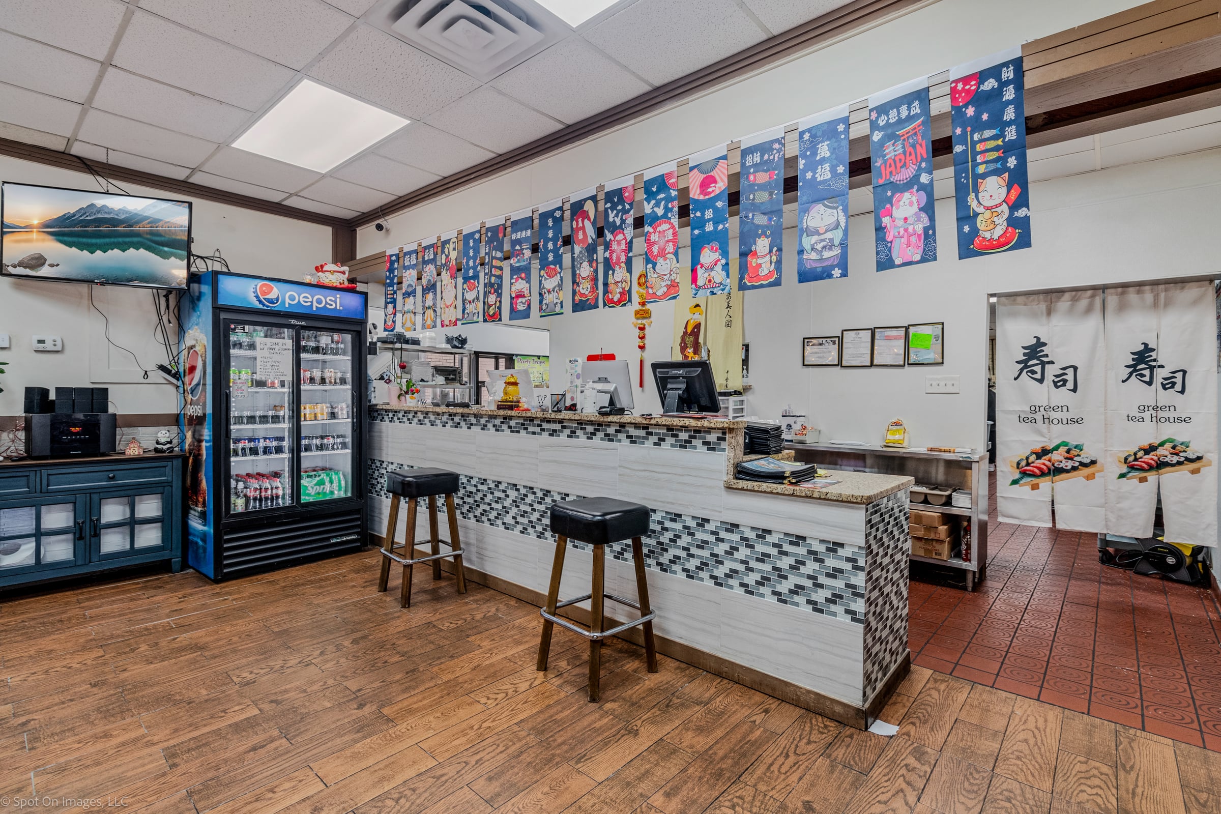 2nd Gen Restaurant w/High Visibility