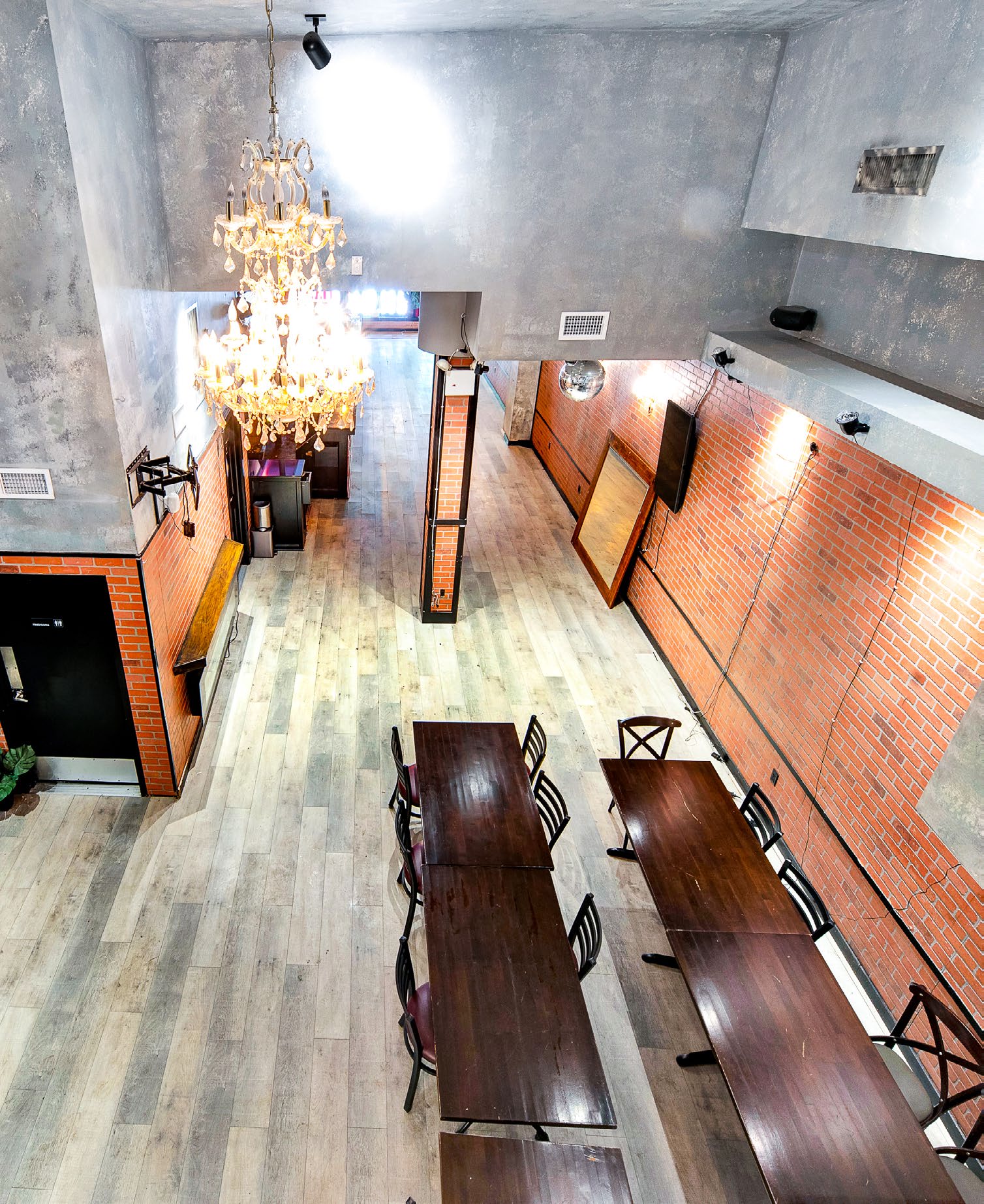Restaurant/Bar For Lease - Thumbnail 2