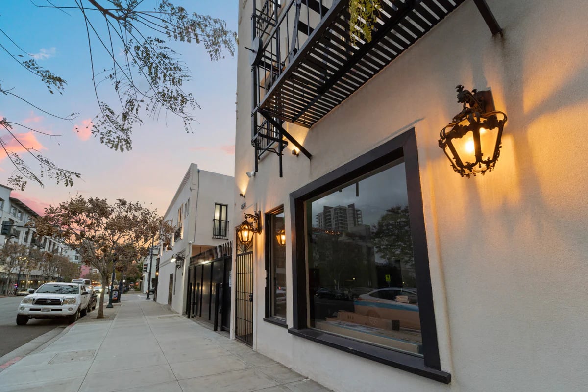 Turn-Key Second Generation Restaurant For Lease - Thumbnail 2