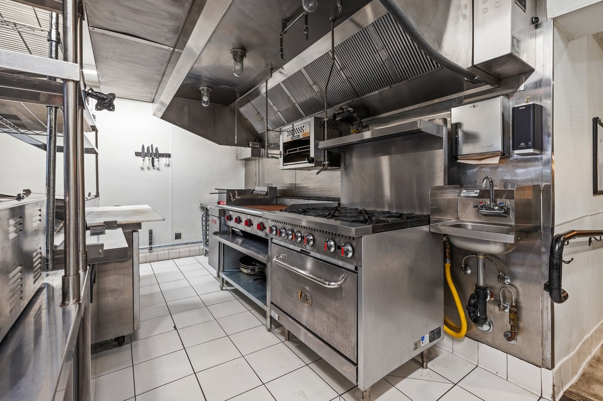 Turn-Key Second Generation Restaurant For Lease - Thumbnail 5