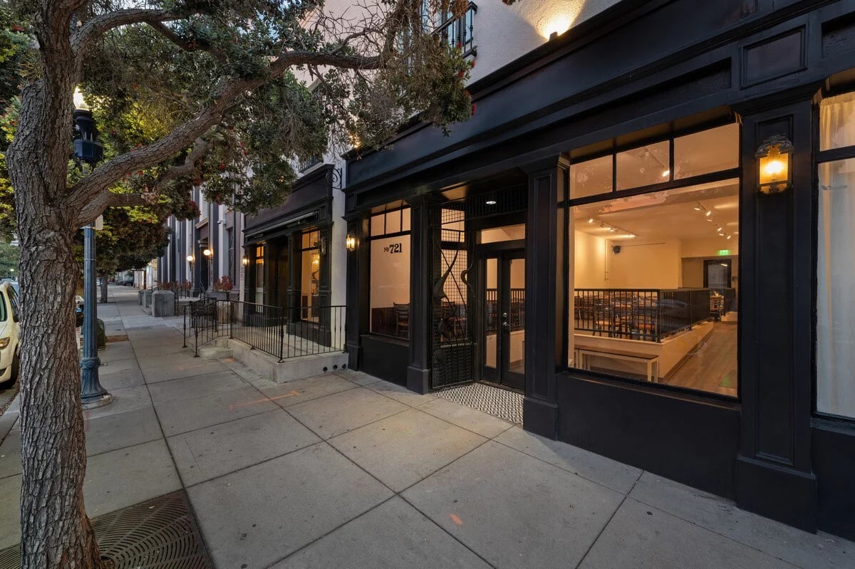 Turn-Key Second Generation Restaurant For Lease - Image 9