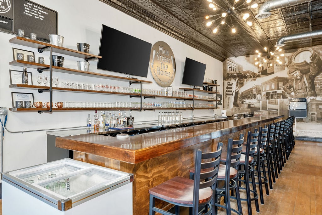 Bar Lounge for Lease in Chesterton, IN – 2,228 SF