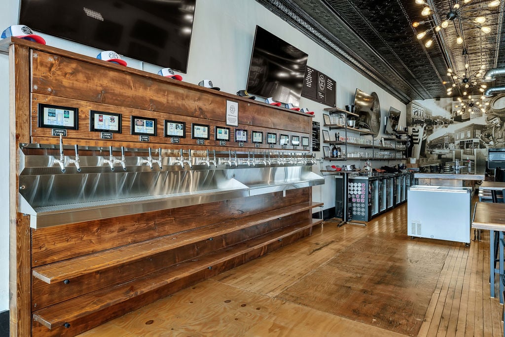 Bar Lounge for Lease in Chesterton, IN – 2,228 SF - Thumbnail 2