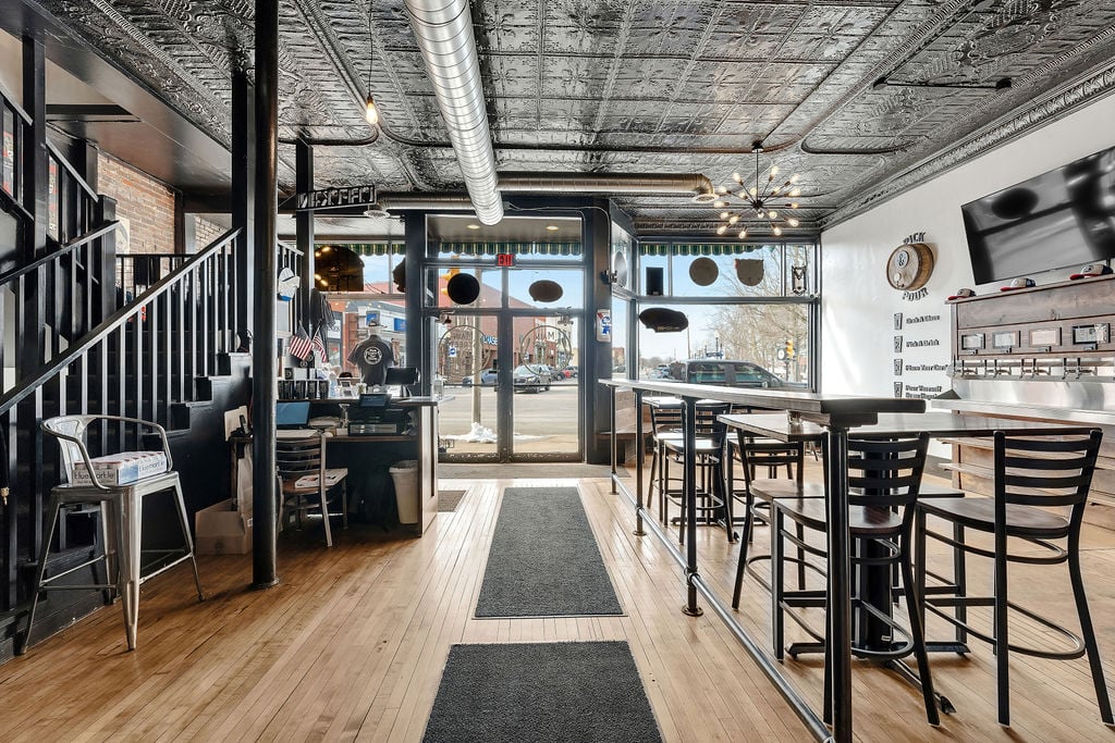 Bar Lounge for Lease in Chesterton, IN – 2,228 SF - Thumbnail 3