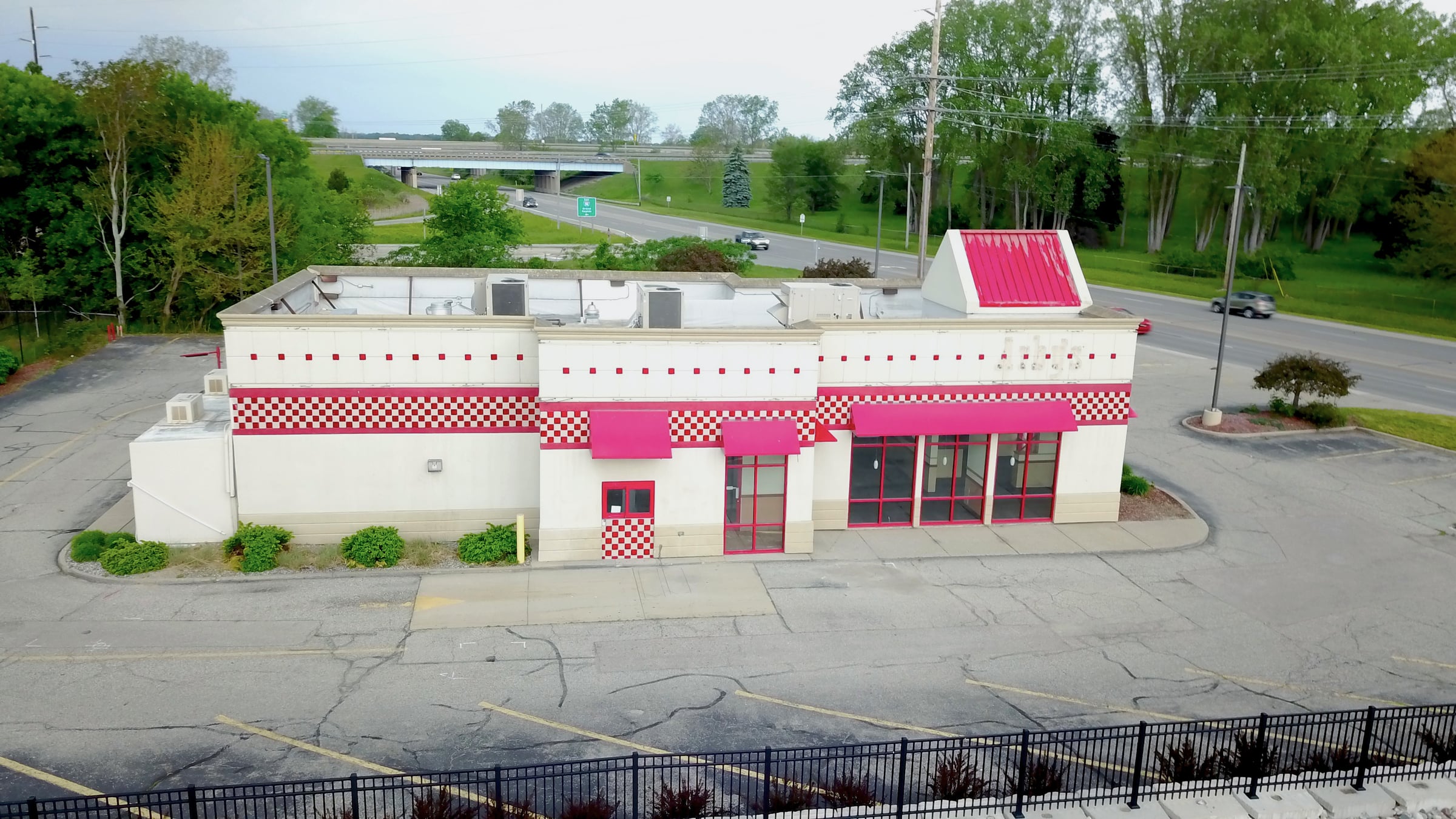 Freestanding former Arby’s with drive-thru in Grandville