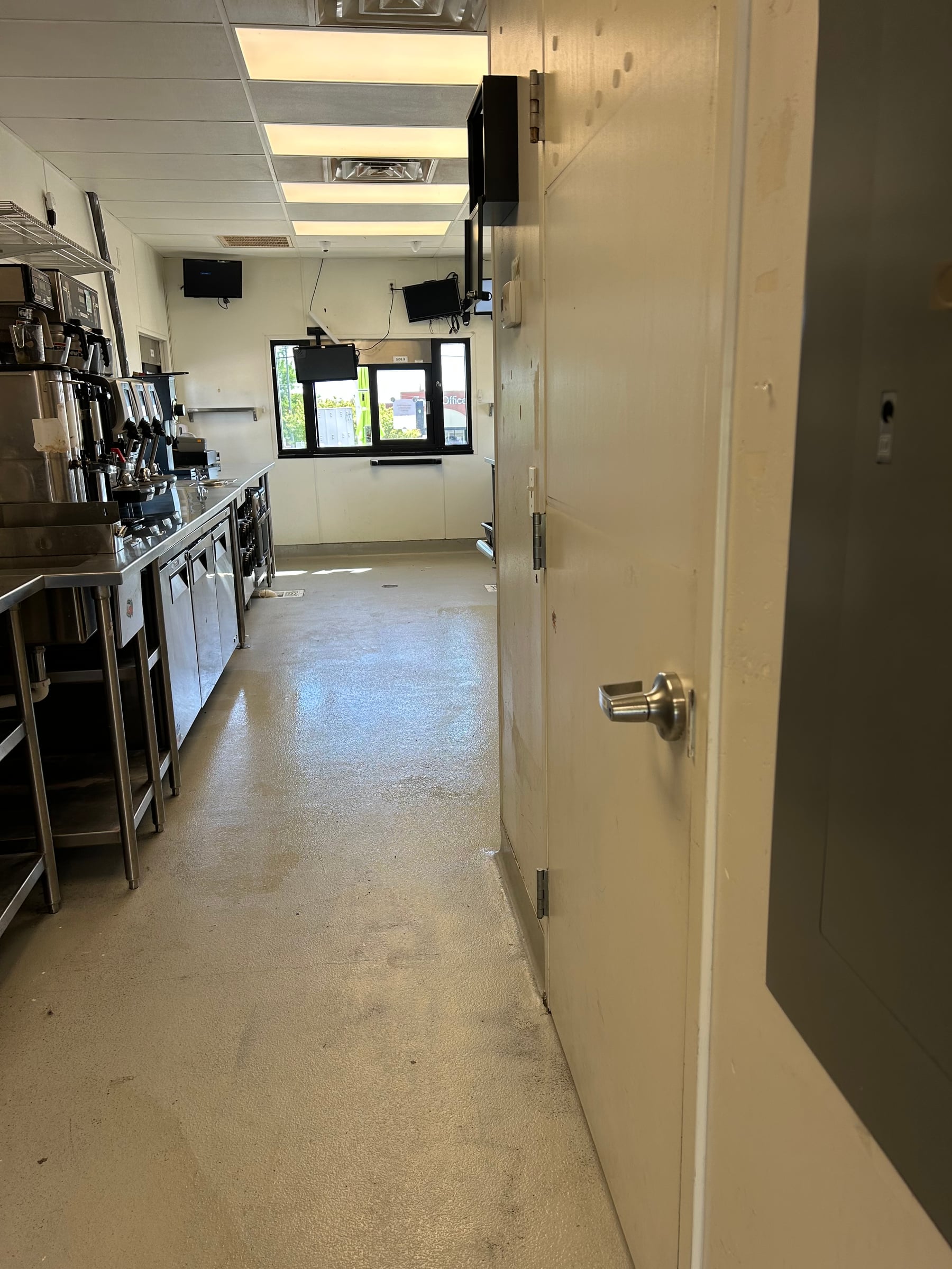 Turnkey Coffee Shop with Equipment or Redevelopment Pad Site - Thumbnail 1