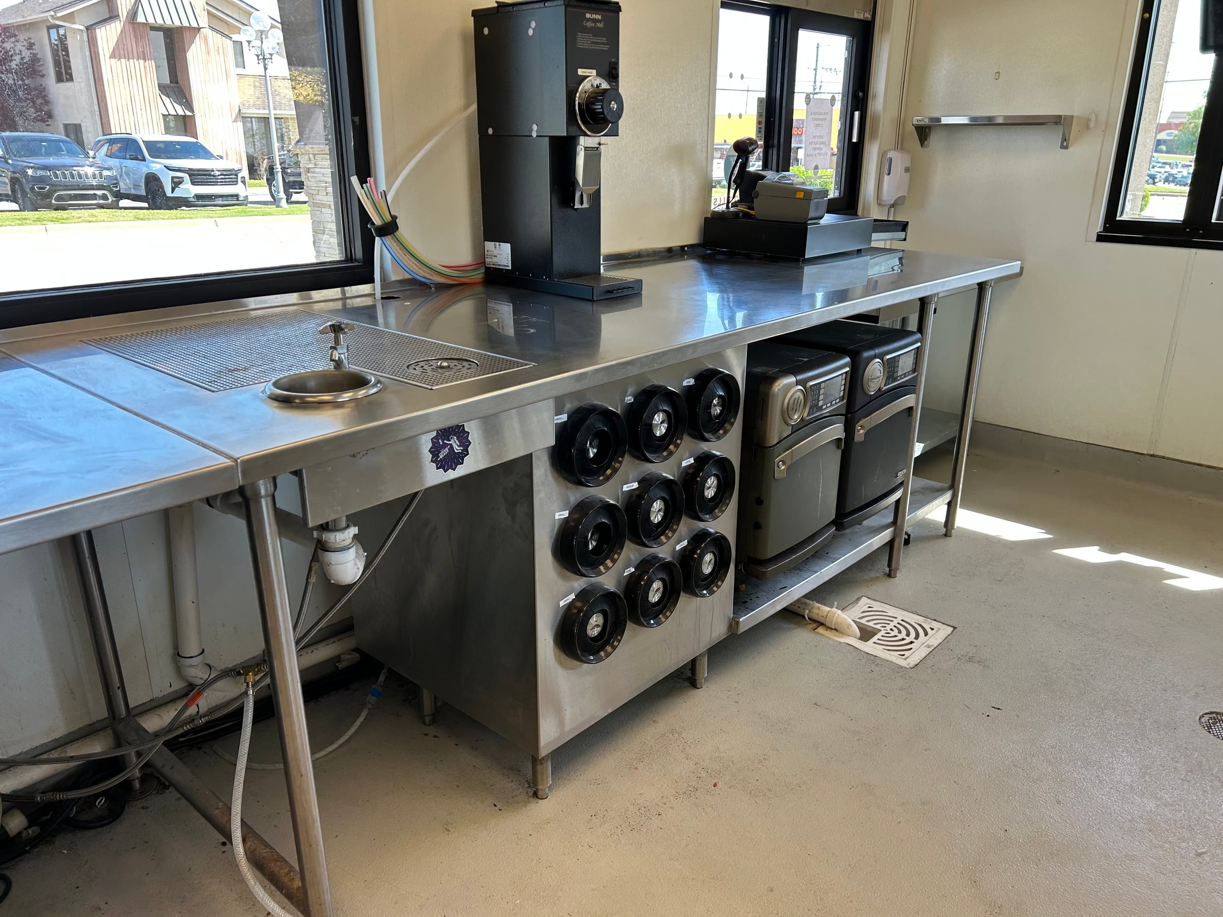 Turnkey Coffee Shop with Equipment or Redevelopment Pad Site - Thumbnail 4