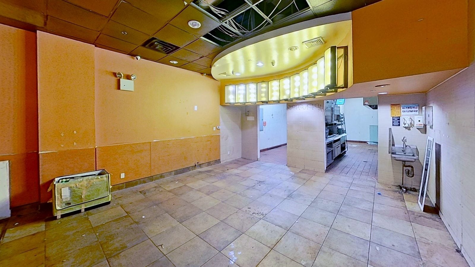 Full Restaurant for Lease in New York, NY, 2,000 SF - Thumbnail 2