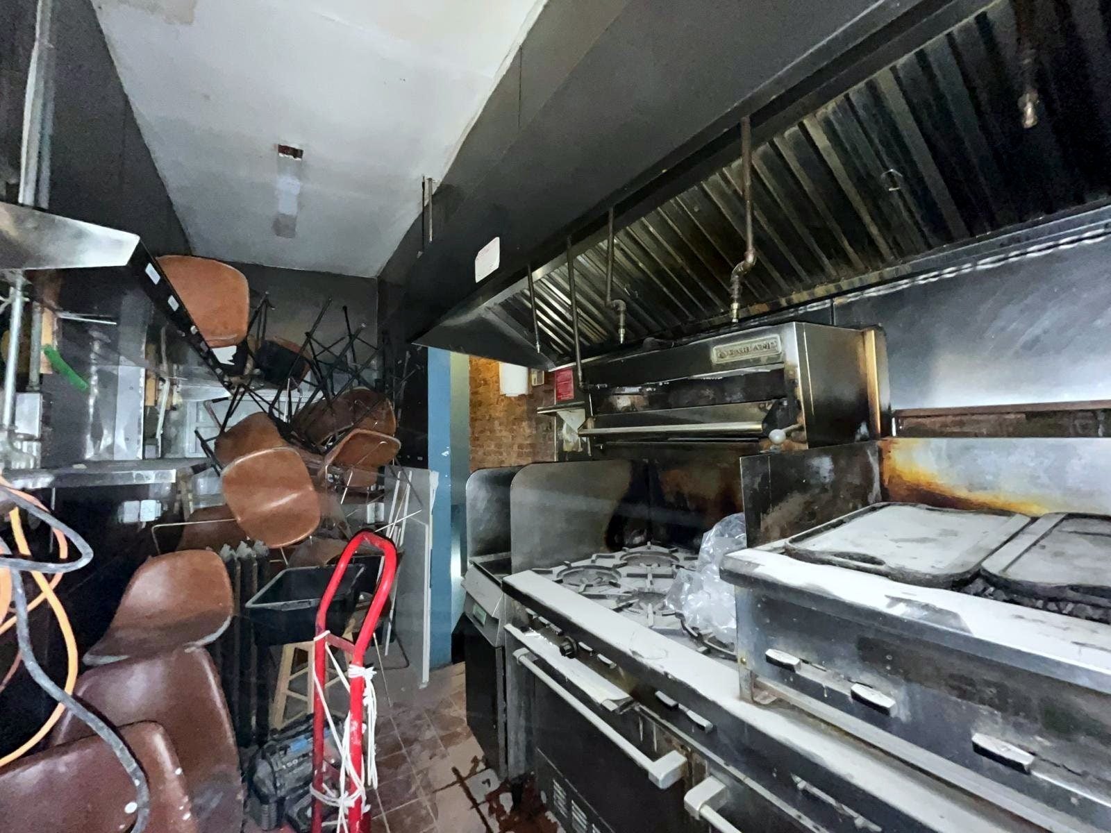 Multi-Use Bar & Lounge for Lease in New York, NY, 1,100 SF - Thumbnail 4