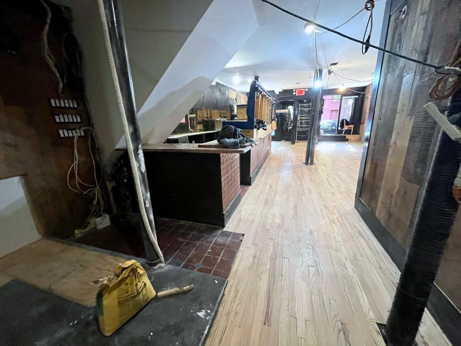 Multi-Use Bar & Lounge for Lease in New York, NY, 1,100 SF - Thumbnail 2