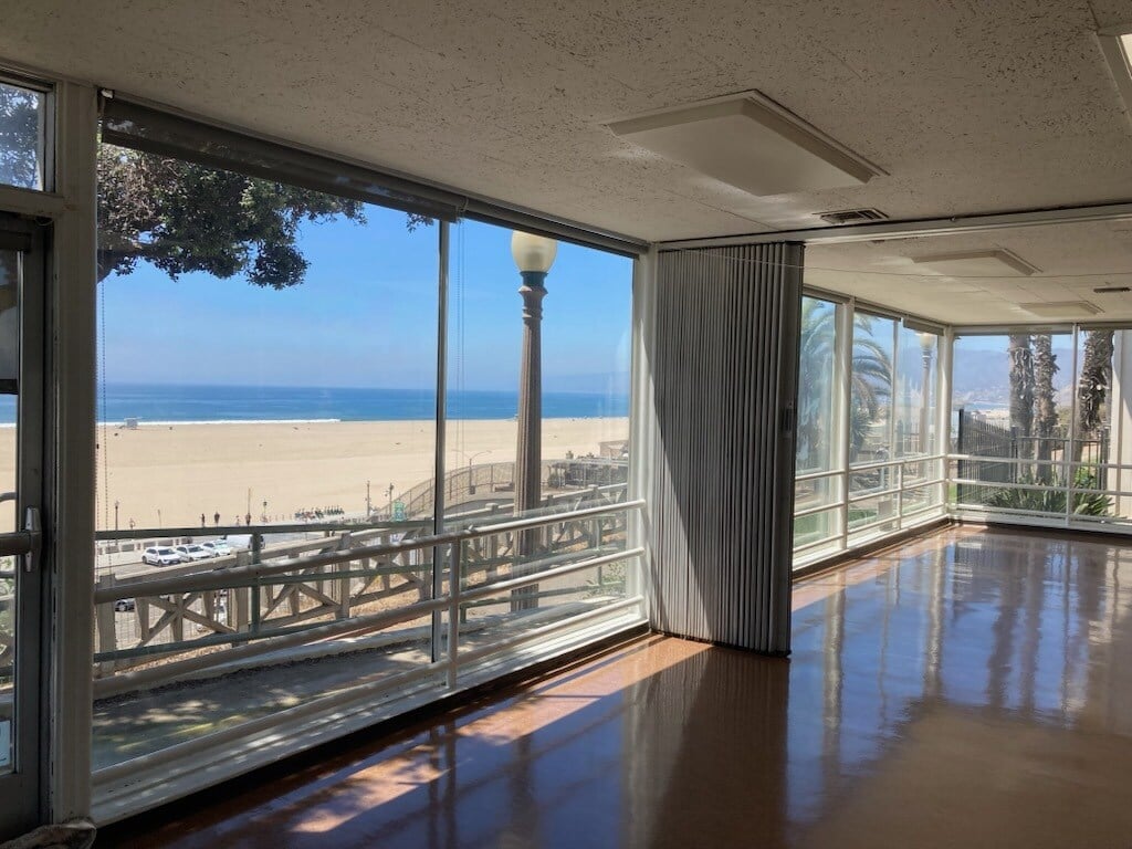 Full Restaurant for Lease in Santa Monica, CA, 2,000 SF - Thumbnail 4